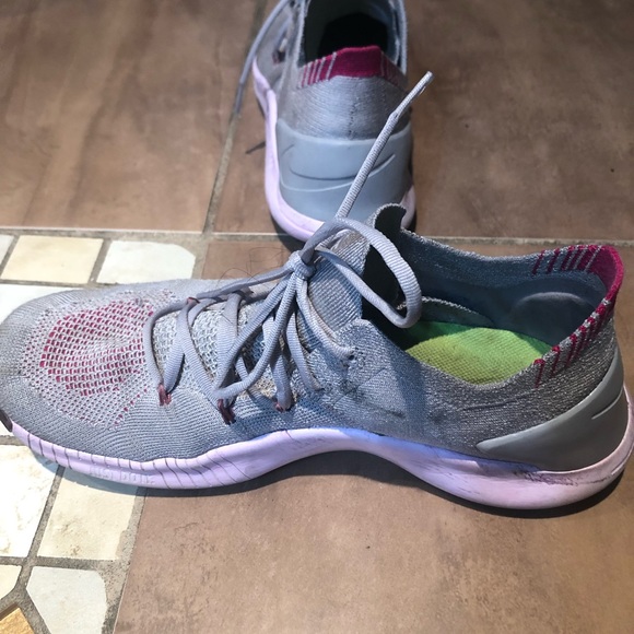 Nike runners women size 9 gray/pink - Picture 3 of 3
